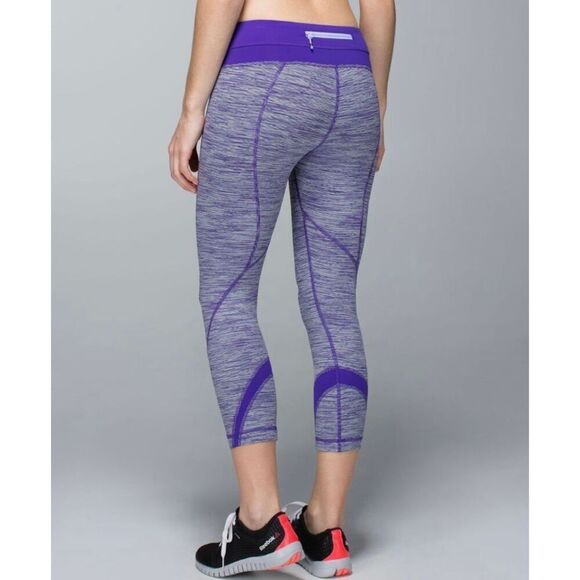 Lululemon Run Women’s Inspire Crop II All Luxtreme Leggings Bruised Berry Size 4 - Picture 2 of 9